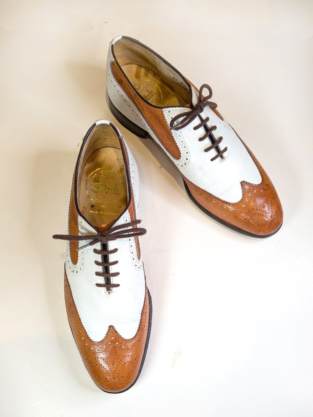 Men’s Vintage Dack’s two-tone wingtip shoes Size 9 ½ D